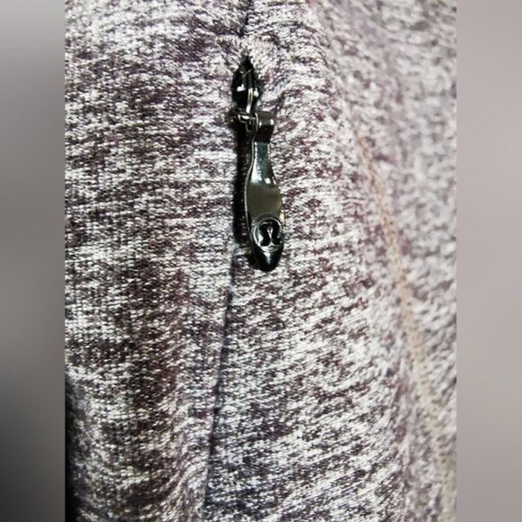 Lululemon Long sleeve tshirt Gray Ptp 18 size Medium Great pre worn conditio - Picture 8 of 8
